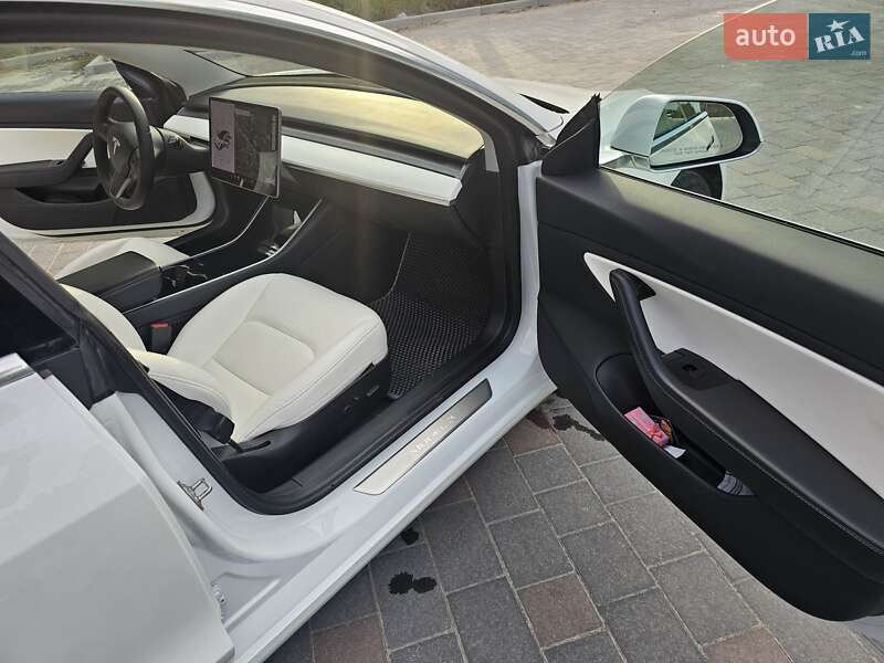 Седан Tesla Model 3 2019 в Тернополе