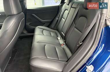 Седан Tesla Model 3 2023 в 
