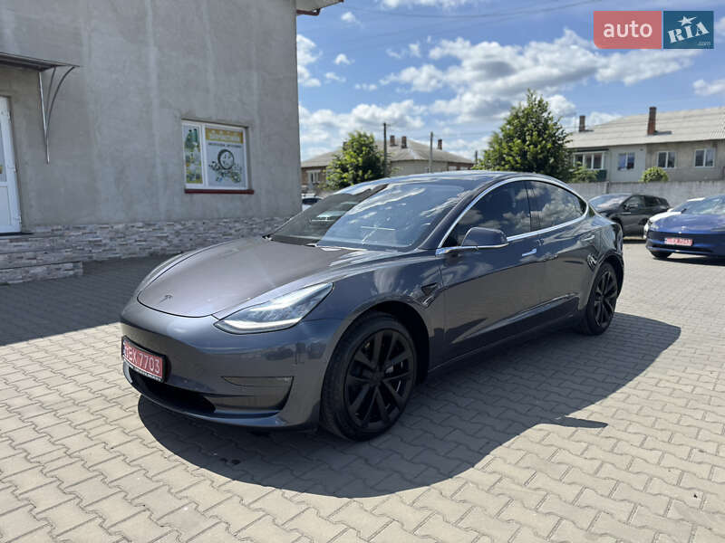 Седан Tesla Model 3 2018 в Луцке