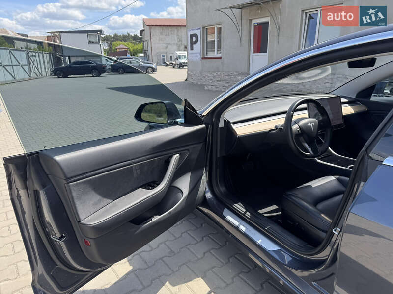 Седан Tesla Model 3 2018 в Луцке