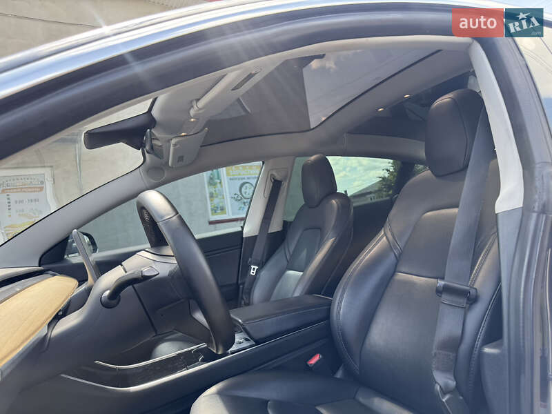 Седан Tesla Model 3 2018 в Луцке