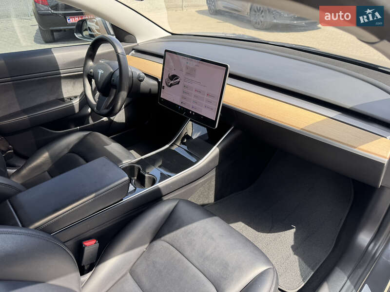 Седан Tesla Model 3 2018 в Луцке