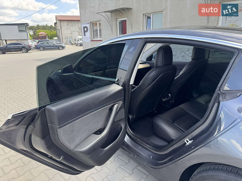 Седан Tesla Model 3 2018 в Луцке