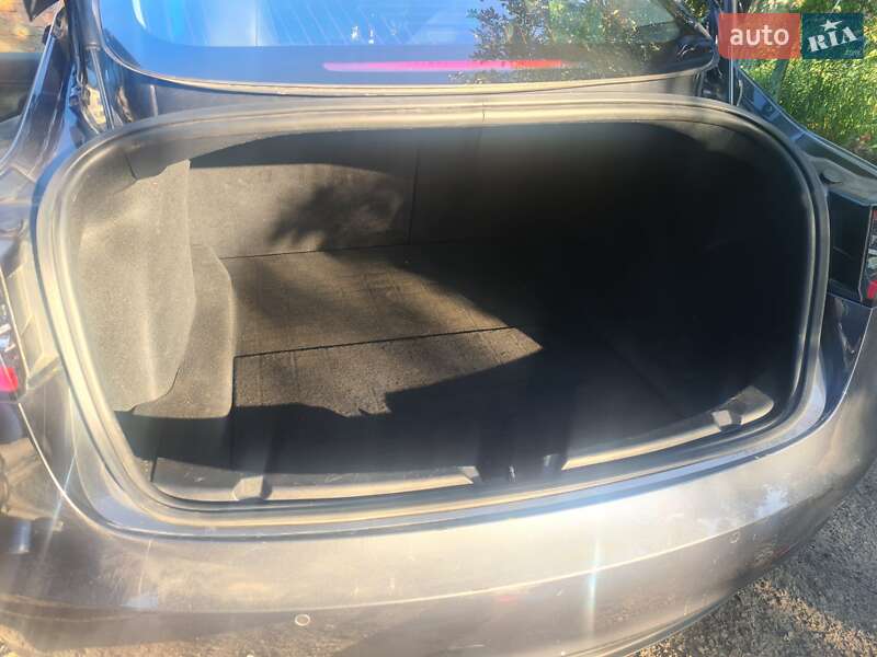 Седан Tesla Model 3 2018 в Сквире