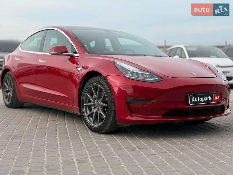 Седан Tesla Model 3 2019 в Львові