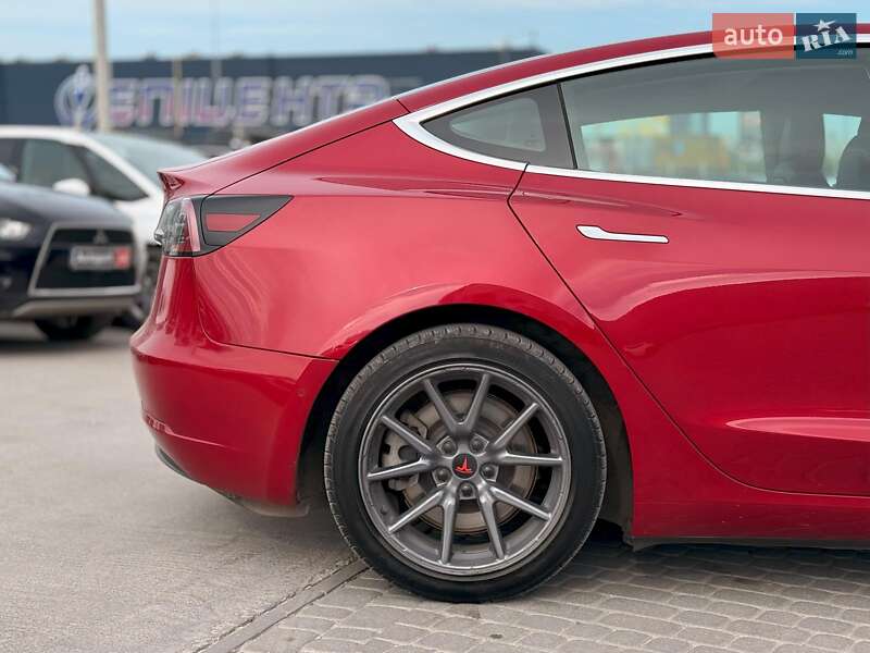 Седан Tesla Model 3 2019 в Львові