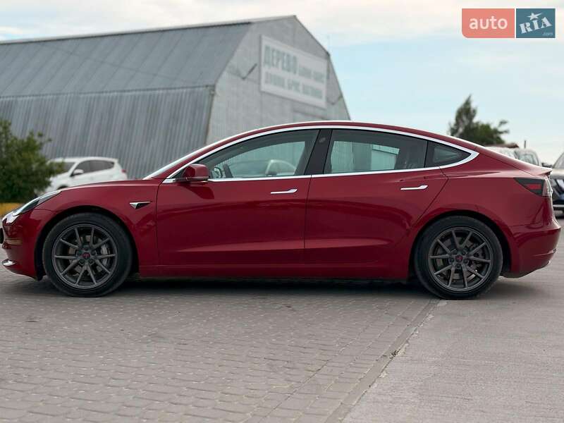 Седан Tesla Model 3 2019 в Львові