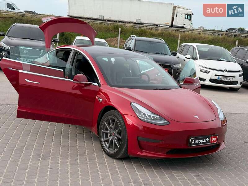 Седан Tesla Model 3 2019 в Львові