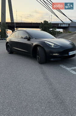 Седан Tesla Model 3 2022 в 