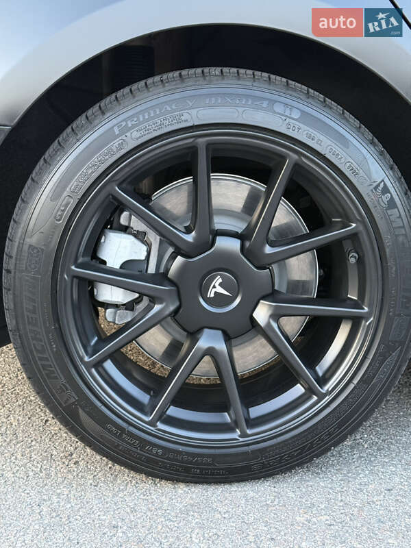 Седан Tesla Model 3 2022 в Києві