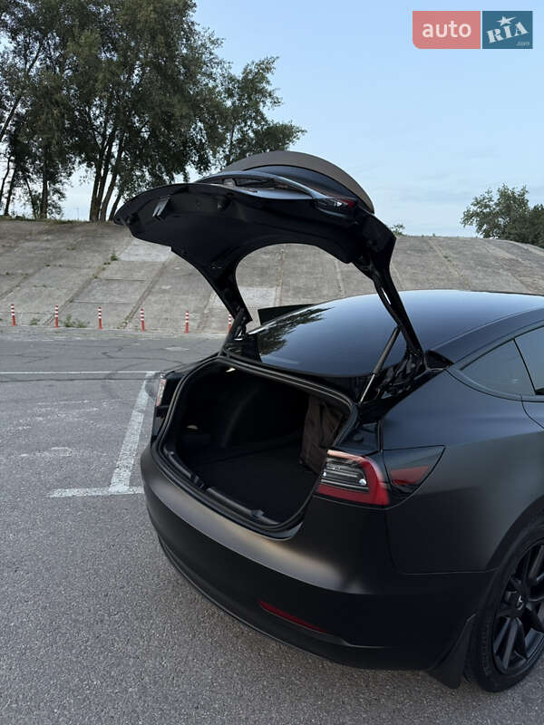 Седан Tesla Model 3 2022 в Києві