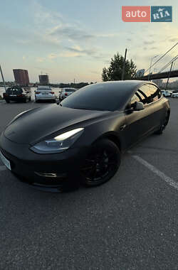 Седан Tesla Model 3 2022 в Киеве