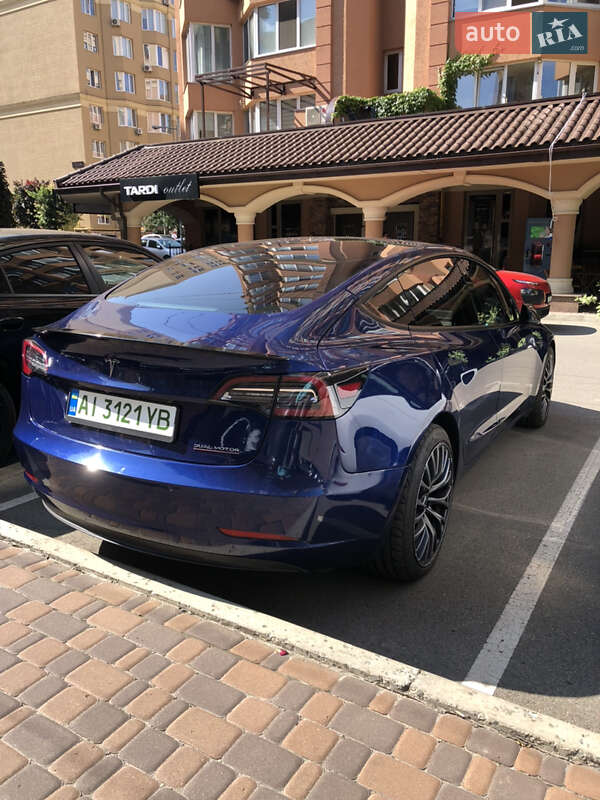 Седан Tesla Model 3 2020 в Киеве