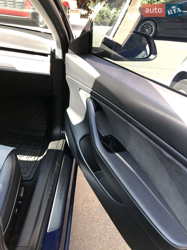 Седан Tesla Model 3 2020 в Киеве