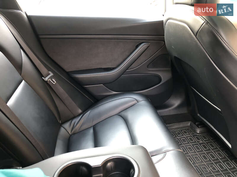 Седан Tesla Model 3 2020 в Киеве
