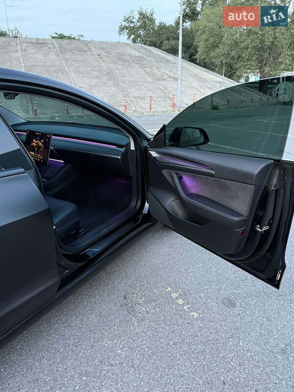 Седан Tesla Model 3 2022 в Києві