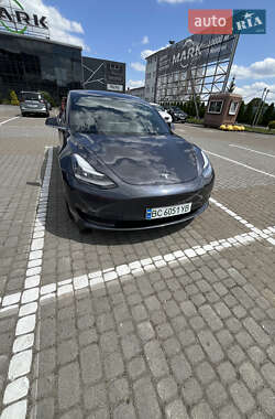 Седан Tesla Model 3 2018 в Львове