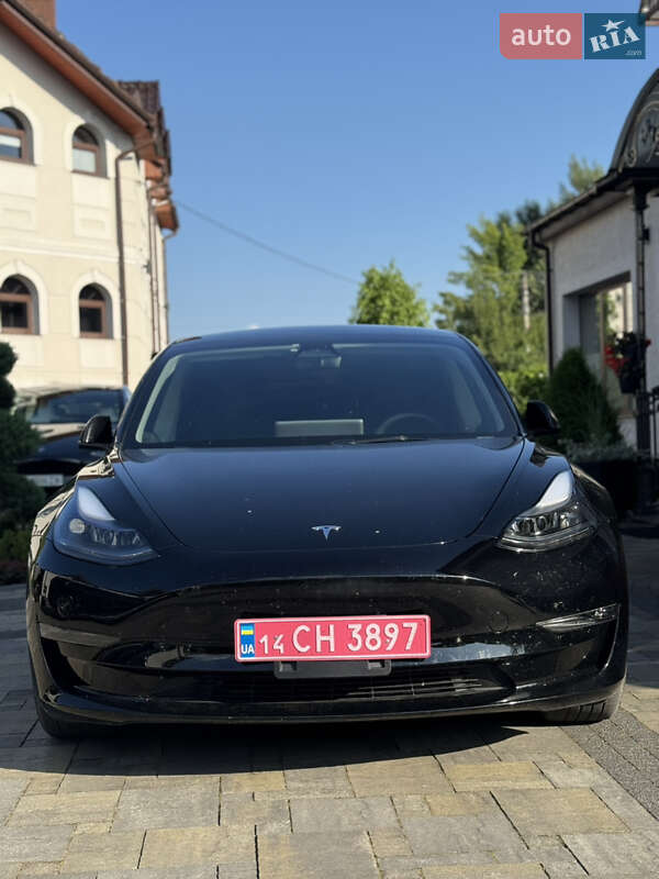 Седан Tesla Model 3 2023 в Львове