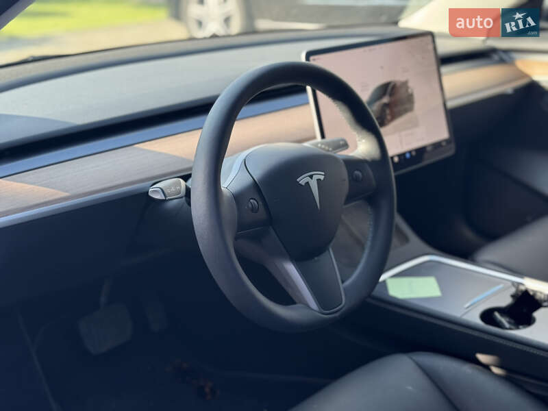 Седан Tesla Model 3 2023 в Львове