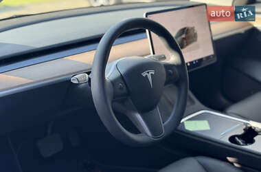 Седан Tesla Model 3 2023 в 