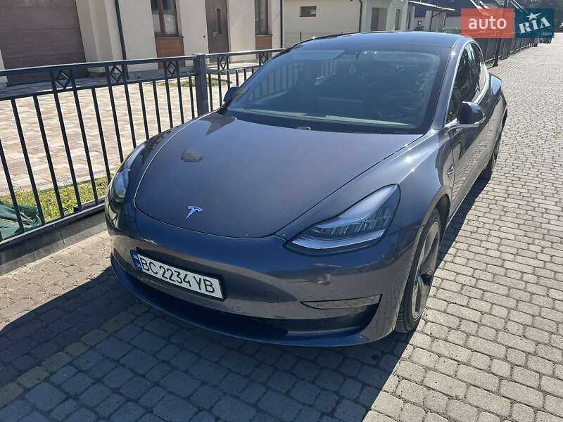 Седан Tesla Model 3 2020 в Львове