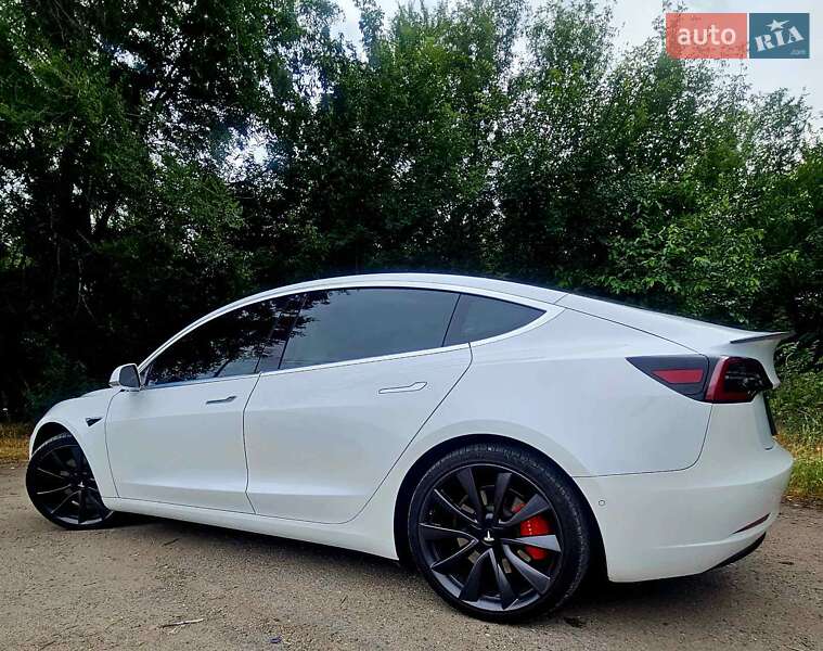 Седан Tesla Model 3 2020 в Запорожье