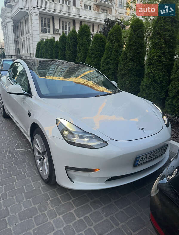 Седан Tesla Model 3 2021 в Киеве