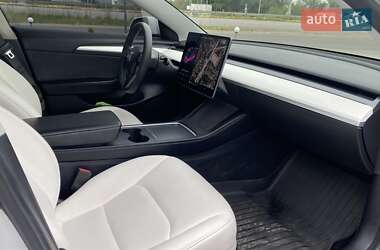 Седан Tesla Model 3 2021 в 