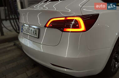 Седан Tesla Model 3 2021 в 