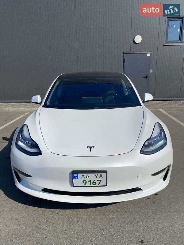 Седан Tesla Model 3 2018 в Киеве