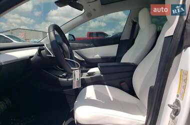 Седан Tesla Model 3 2020 в 