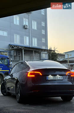 Седан Tesla Model 3 2023 в 
