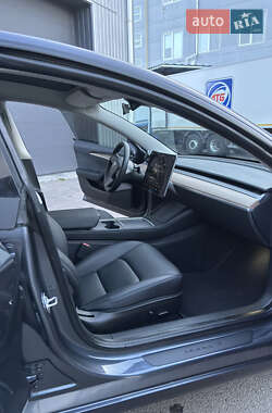 Седан Tesla Model 3 2023 в 