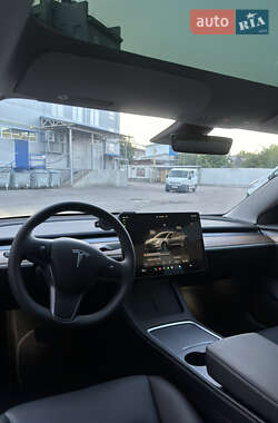 Седан Tesla Model 3 2023 в 
