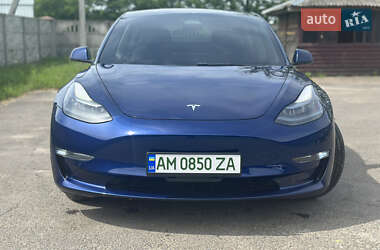 Седан Tesla Model 3 2022 в 