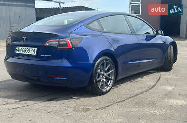 Седан Tesla Model 3 2022 в 