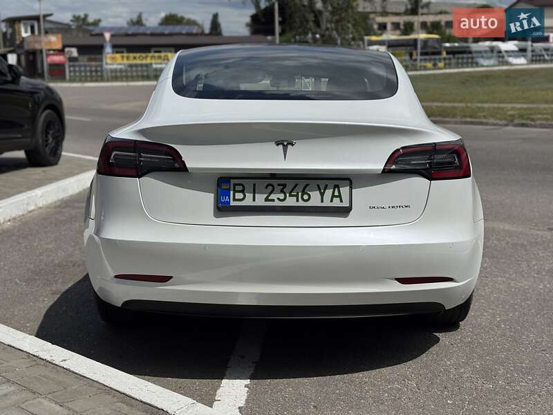 Седан Tesla Model 3 2021 в Кременчуці