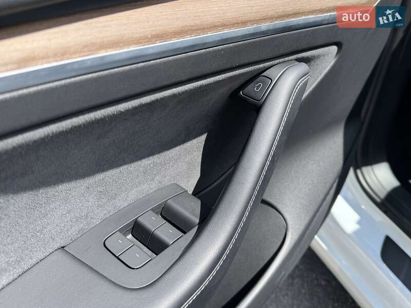 Седан Tesla Model 3 2021 в Кременчуці