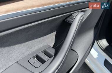 Седан Tesla Model 3 2021 в 
