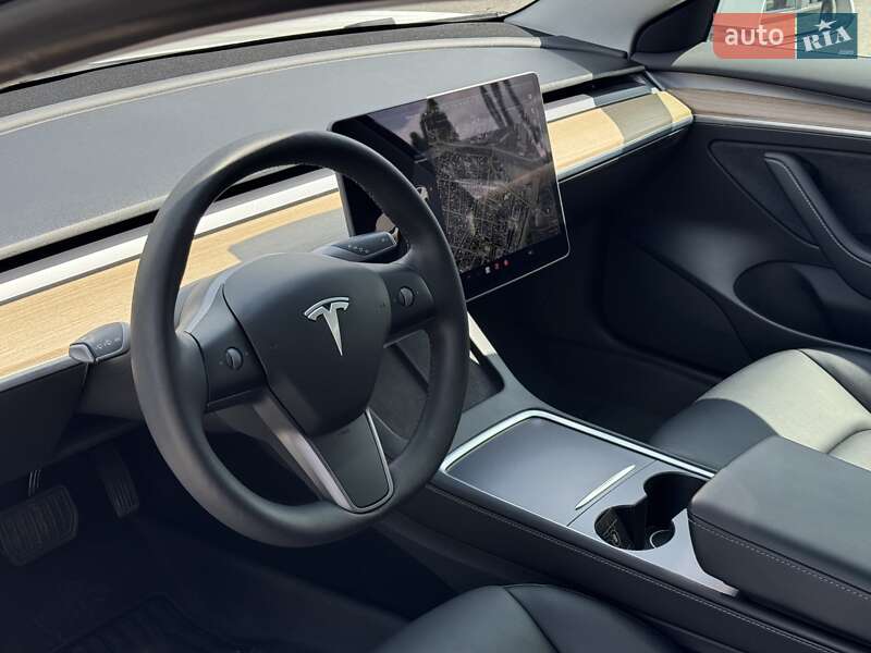 Седан Tesla Model 3 2021 в Кременчуці