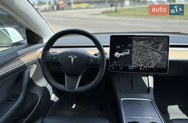 Седан Tesla Model 3 2021 в 