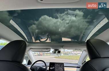 Седан Tesla Model 3 2021 в 
