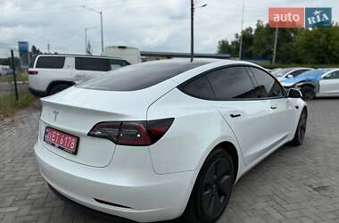 Седан Tesla Model 3 2022 в 