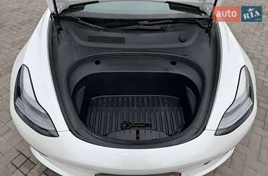Седан Tesla Model 3 2022 в 