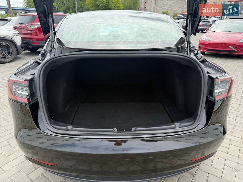 Седан Tesla Model 3 2019 в Луцьку