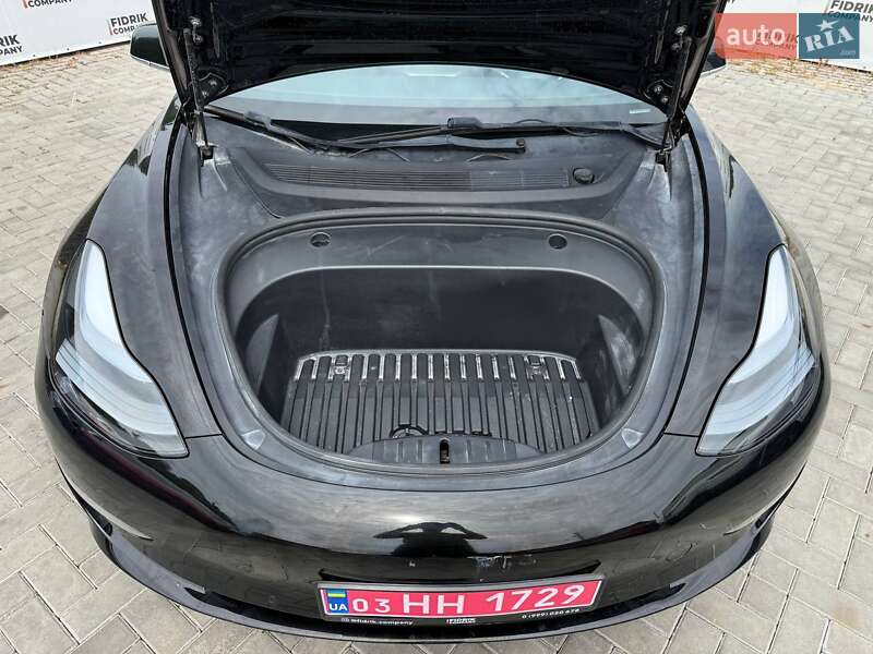Седан Tesla Model 3 2019 в Луцьку