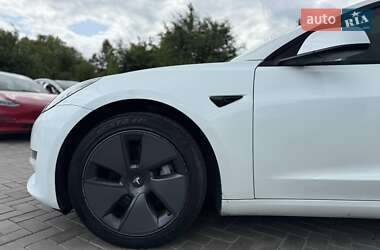 Седан Tesla Model 3 2023 в 