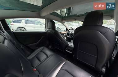 Седан Tesla Model 3 2023 в 
