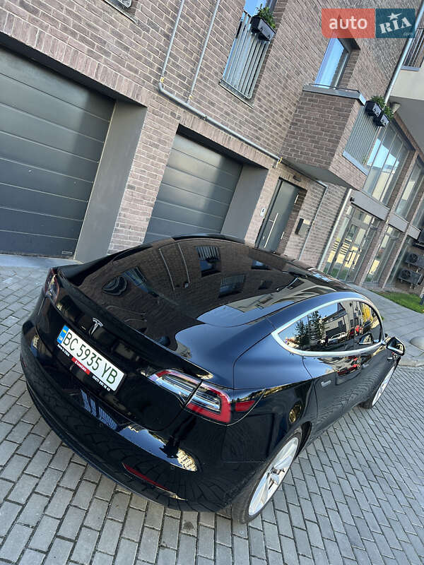 Седан Tesla Model 3 2019 в Львове