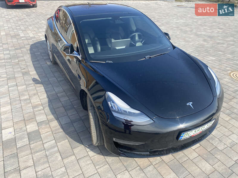 Седан Tesla Model 3 2019 в Львове